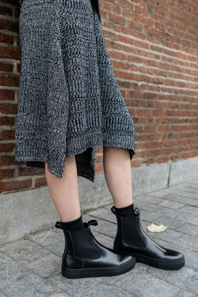 Off White/Black