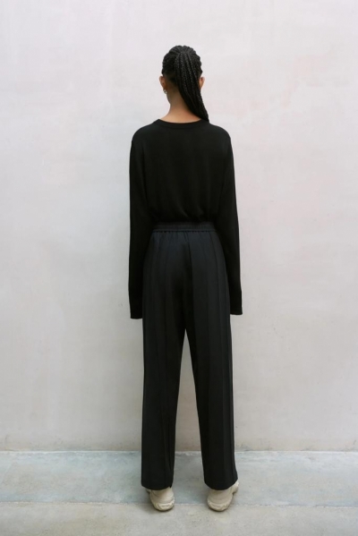 230443-B Black