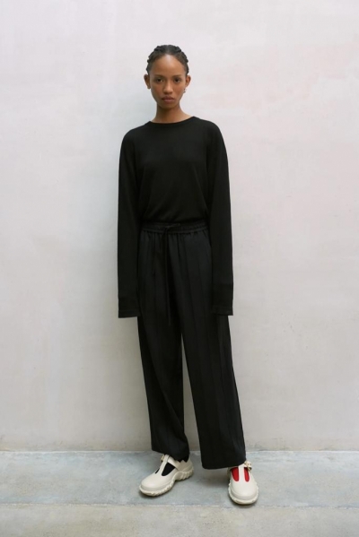 230443-B Black