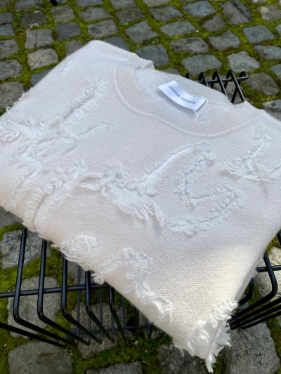  Off White