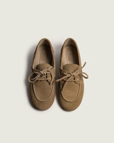  Tan